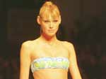 Modelo Shirley Mallmann desfila no 9 MorumbiFashion