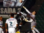 Goleiro Andrey tira de soco, na sequncia saiu o gol de Joo Filipe