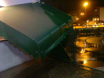 Toldo no aguentou a chuva e o vento e caiu no Ticen, em Florianpolis