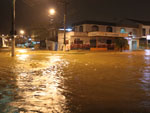 Cruzamento da avenida das Torres, em So Jos, embaixo d'agua