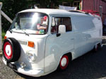 Pronta para camping  -  Esta Kombi furgo 1986 pertence a Renato Hove, integrante do Clube do Fusca de Blumenau. O veculo foi completamente equipado para camping.