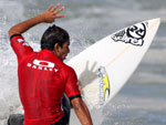 Rafael Teixeira venceu a primeira bateria do Oakley Pro Junior 2010 na Praia da Joaquina