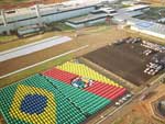 Bandeiras do Rio Grande do Sul e do Brasil feitas com o Celta, em janeiro de 2000