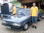Azulo - O leitor Romulo Andr Macieski ao lado de seu Comodoro SL/E 4 P, ano 1989, motor 6 CC movido  lcool.