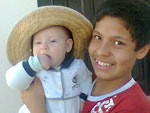 Neto e Nico sou gacho morando em floripa,esta foto de meu neto e de meu filho tirada l nos pagos de Vacaria