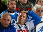 Torcedores da Grcia tinham esperana de uma vitria ou empate milagroso contra a poderosa Argentina: a derrota por 2 a 0 tirou o pas da Copa