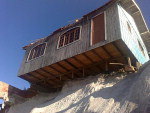 Ressaca causa destruio e compromete casas na Praia do Campeche, em Florianpolis