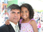 Candidato Joo Carlos Ferreira, do PDT, com a neta