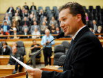 Candidato Mauro Zacher, do PDT, na tribuna da Cmra de Vereadores de Porto Alegre