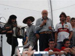 - Borghetti Furlan recebe homenagem, durante seu aniversrio, do tio e padrinho Rodi Borghetti, juntamento com o primo Borghettinho e amigo Chico Saratt, em maro de 2010 na cidade de Lageado Grande