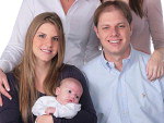 Famlia: Salete, Victria, Lucas e Mariana, com o recm-chegado Henrique, o primeiro neto da famlia Redecker