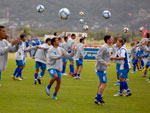 Jogadores iniciando os trabalhos com bola