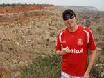 Fernando Favini  scio colorado mesmo  distncia. ele est em Angola e j convenceu vrios angolanos a torcerem pelo Inter
