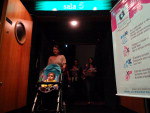 Mames acompanharam a sesso de cinema junto com seus filhos