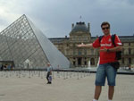 Isaac Arajo no Museu Du Louvre, em Paris