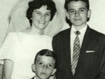 O caula Jos, junto do irmo Hermenegildo, e da irm, Roseli, no dia do casamento dela