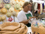 Realizada anualmente junto  Expointer, a Exposio de Artesanato (Expoargs) inicia a sua 27 edio neste sbado. A feira fica aberta no mesmo horrio da exposio, das 9h s 20h, no Parque de Exposies Assis Brasil, em Esteio