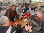 Paim conversa com eleitores no centro da Capital