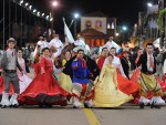 O desfile contou com 1,5 mil participantes e dez carros temticos