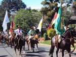 Tradicionalistas participaram do desfile da Semana Farroupilha em Pareci Novo, nesta segunda-feira, 20/09