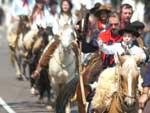 Tradicionalistas participaram do desfile da Semana Farroupilha em Novo Hamburgo, nesta segunda-feira, 20/09