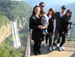 Gramado, Rio Grande do Sul - Joice , Moacir, Gregory e Gabryelle Lamego, Carlos Moresco e Priscila Dias, de Blumenau, em agosto de 2010.