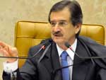 O presidente do STF, Cezar Peluso, durante o julgamento do recurso extraordinrio do candidato ao governo do Distrito Federal