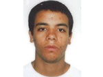 Eduardo Vincius Rodrigues, 21 anos, est desaparecido desde o dia 13 de setembro do ano passado, quando saiu de casa em Sapucaia do Sul. Informaes: 9173-2845 ou 9403-4818