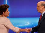 Dilma aperta a mão de Serra no último debate antes do primeiro turno das eleições