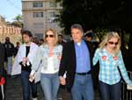 Logo depois de votar, o candidato Germano Rigotto se dirigiu ao lado de fora do Colgio Madre Imilda, em Caxias do Sul, para conceder entrevista coletiva