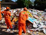 Quase 100 toneladas de lixo já foram recolhidas, entre cavaletes, placas e &quot;santinhos&quot;
