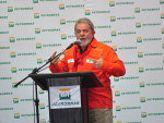 Durante seu pronunciamento, o presidente tambm criticou aqueles que no acreditavam que a construo de plataformas de petrleo e gs em solo brasileiro seria possvel