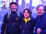 O caxiense Angelin Felippi, 80 anos, percorreu o caminho de Santiago de Compostela, na Espanha. Na foto, Angelin com a presidente da Associao de Caminhantes do Rio de Janeiro, Lili, e o filho Cesar Felippi  