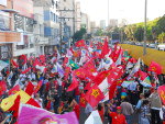 Porto Alegre - Militantes se reuniram na sede do PT na Avenida Joo Pessoa