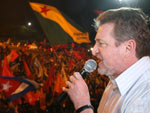 So Leopoldo - O prefeito Ary Vanazzi, coordenador da campanha de Dilma no RS, em discurso durante a festa da vitria na cidade