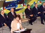 Com a saída de José Dirceu do governo Lula, Dilma assume a chefia da Casa Civil em 2005