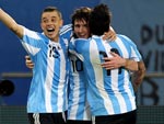 Aos 46 minutos, Messi partiu em jogada individual entrou na rea e bateu cruzado