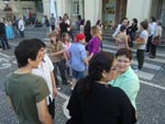 Movimentao na frente do Theatro So Pedro antes da premiao comear