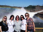 Itaipu, Brasil/Paraguai - Marcela Waldrich, Mrcia e Rosane Schneider, Juliana e Mariana Florncio, de Blumenau, em novembro de 2010.