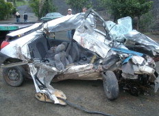 Ford Fiesta (foto) bateu de frente num caminh&atilde;o&nbsp;-&nbsp;Divulga&ccedil;&atilde;o&nbsp;/&nbsp;PRF