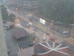 Aps cinco minutos de chuva, assim ficou a Rua So Paulo na altura da Praa Fritz Mller