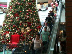 Na quinta-feira (23/12), os shoppings da Capital registraram movimento intenso