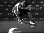 O fotgrafo Tiago Pavan acompanha os skatistas da cidade e registra o radicalismo das manobras em suas fotos