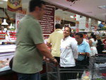 E como no poderia deixar de ser, teve fila at para comprar um peru para a ceia