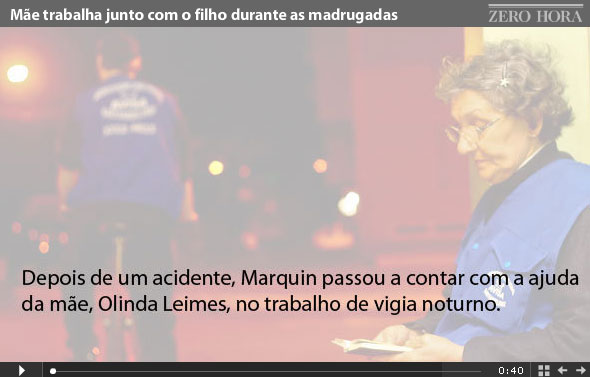 Mãe trabalha junto com o filho durante as madrugadas