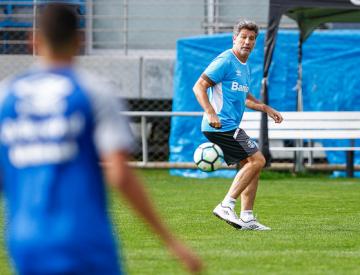Renato fecha treino do Grêmio e mantém mistério sobre substituto de Pedro Rocha